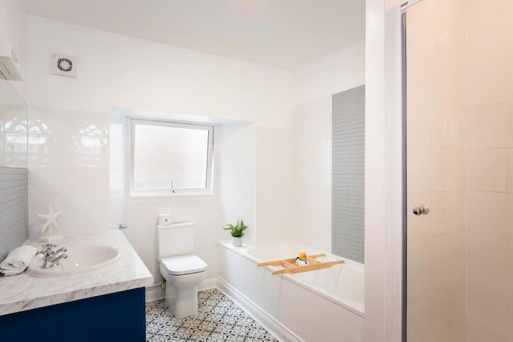 Blue Skies Apartment - Harbour Views Торкі Екстер'єр фото